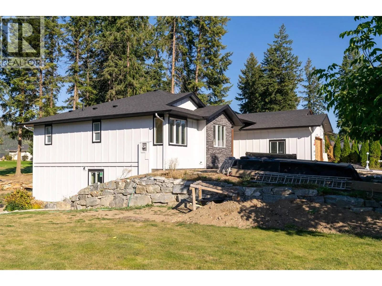 2520 Golf View Crescent
