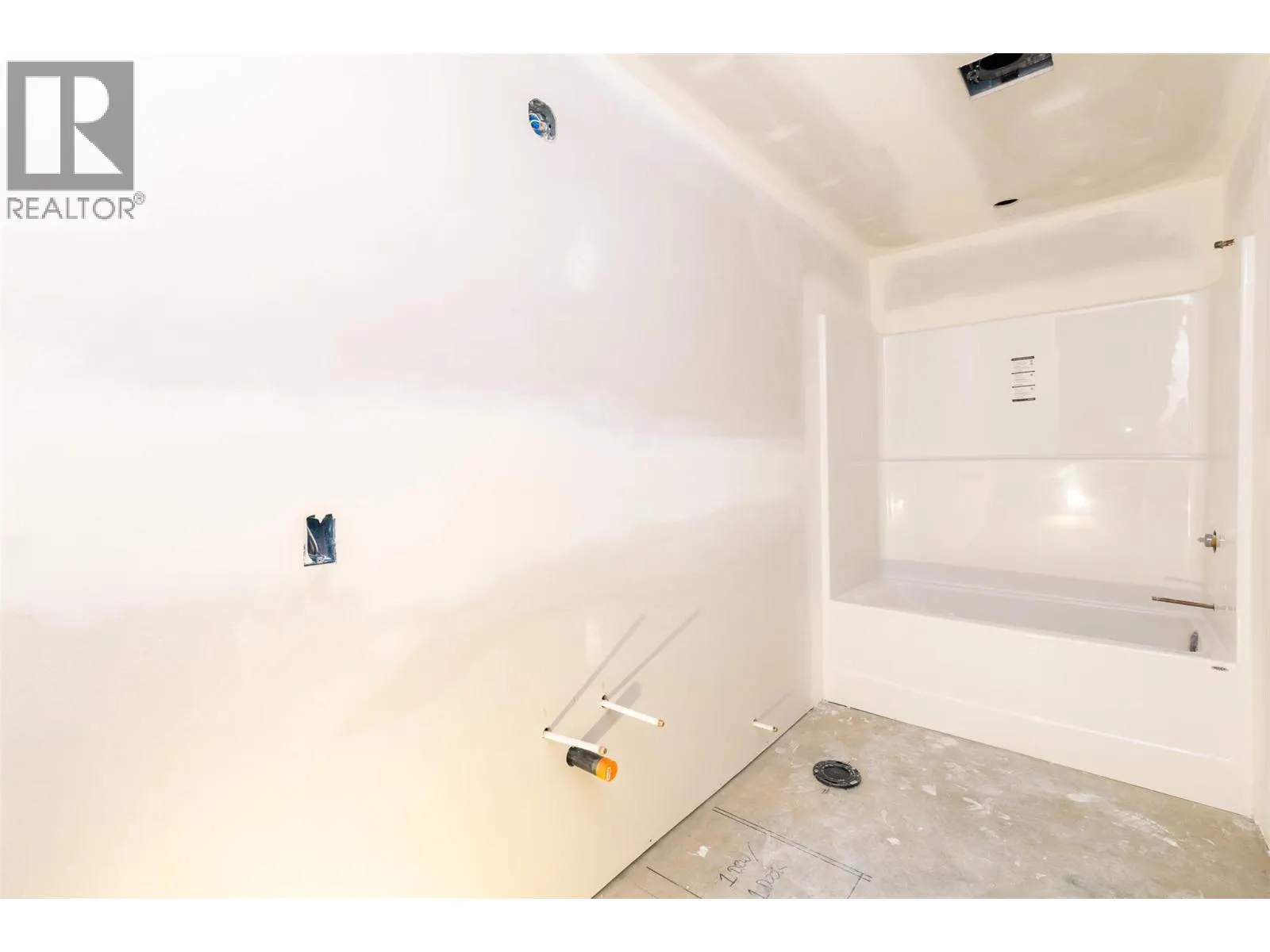 2520 Golf View Crescent
