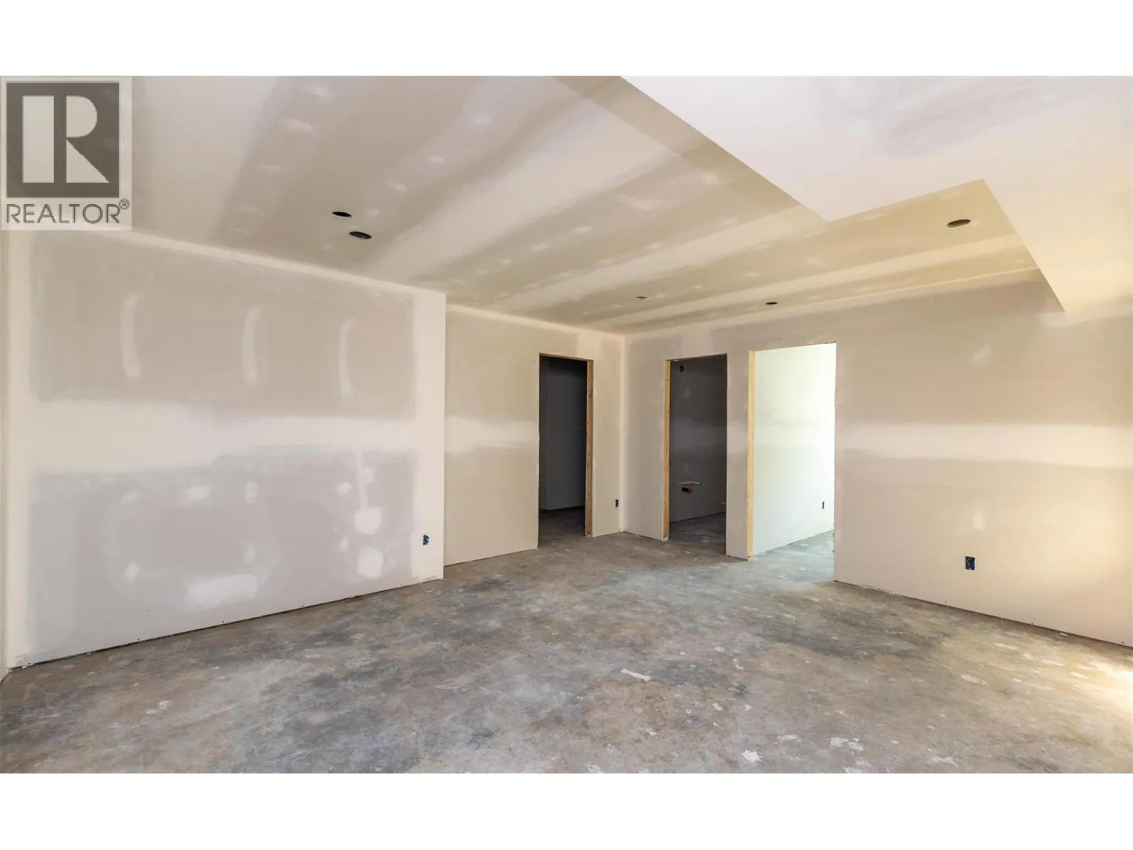 2520 Golf View Crescent