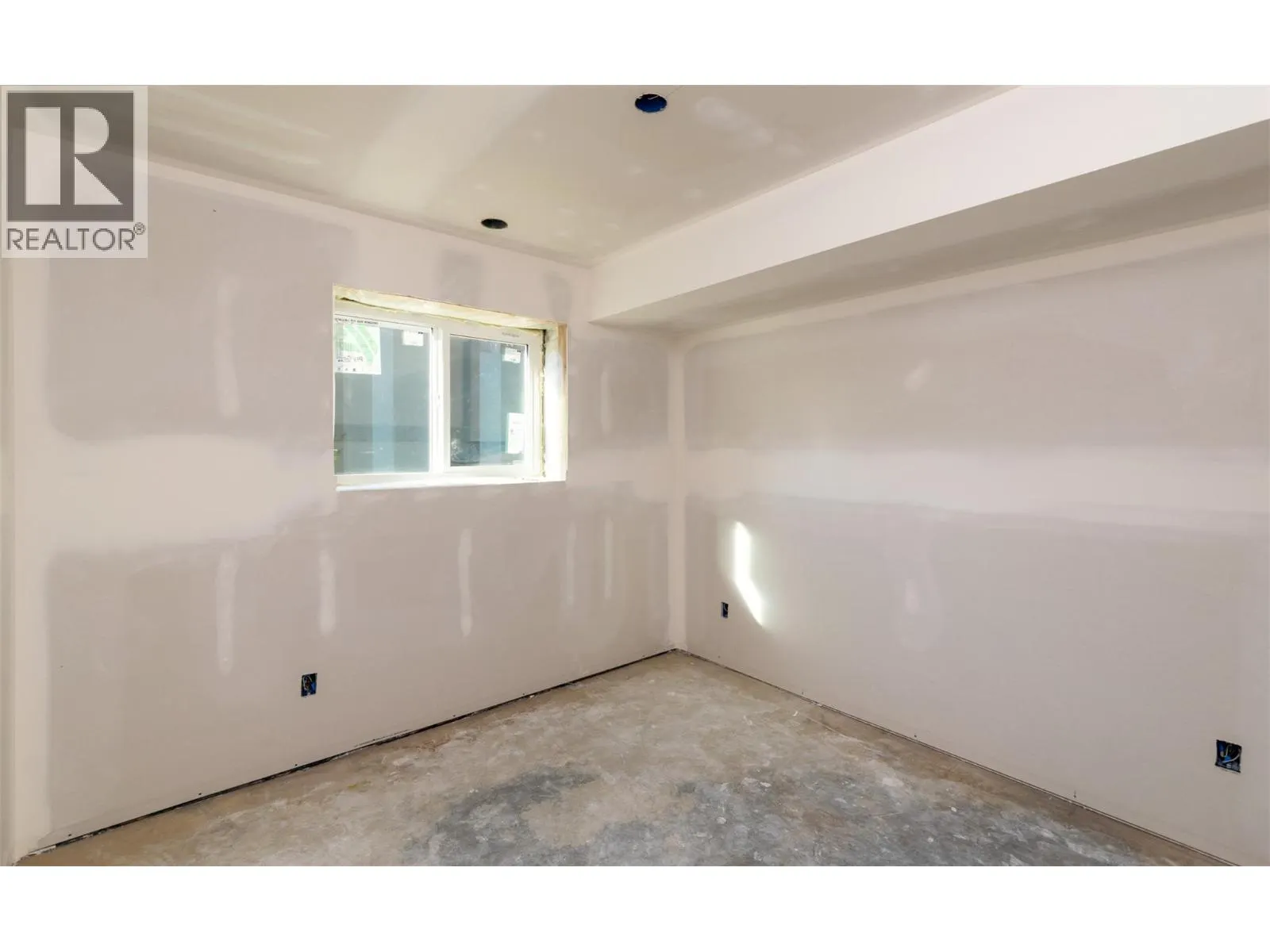 2520 Golf View Crescent