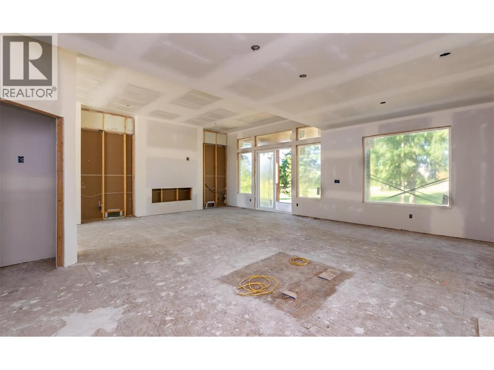 2520 Golf View Crescent