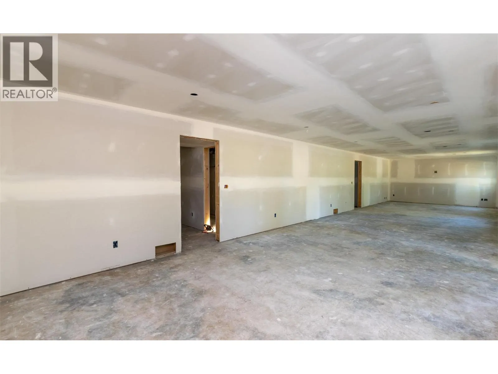 2520 Golf View Crescent