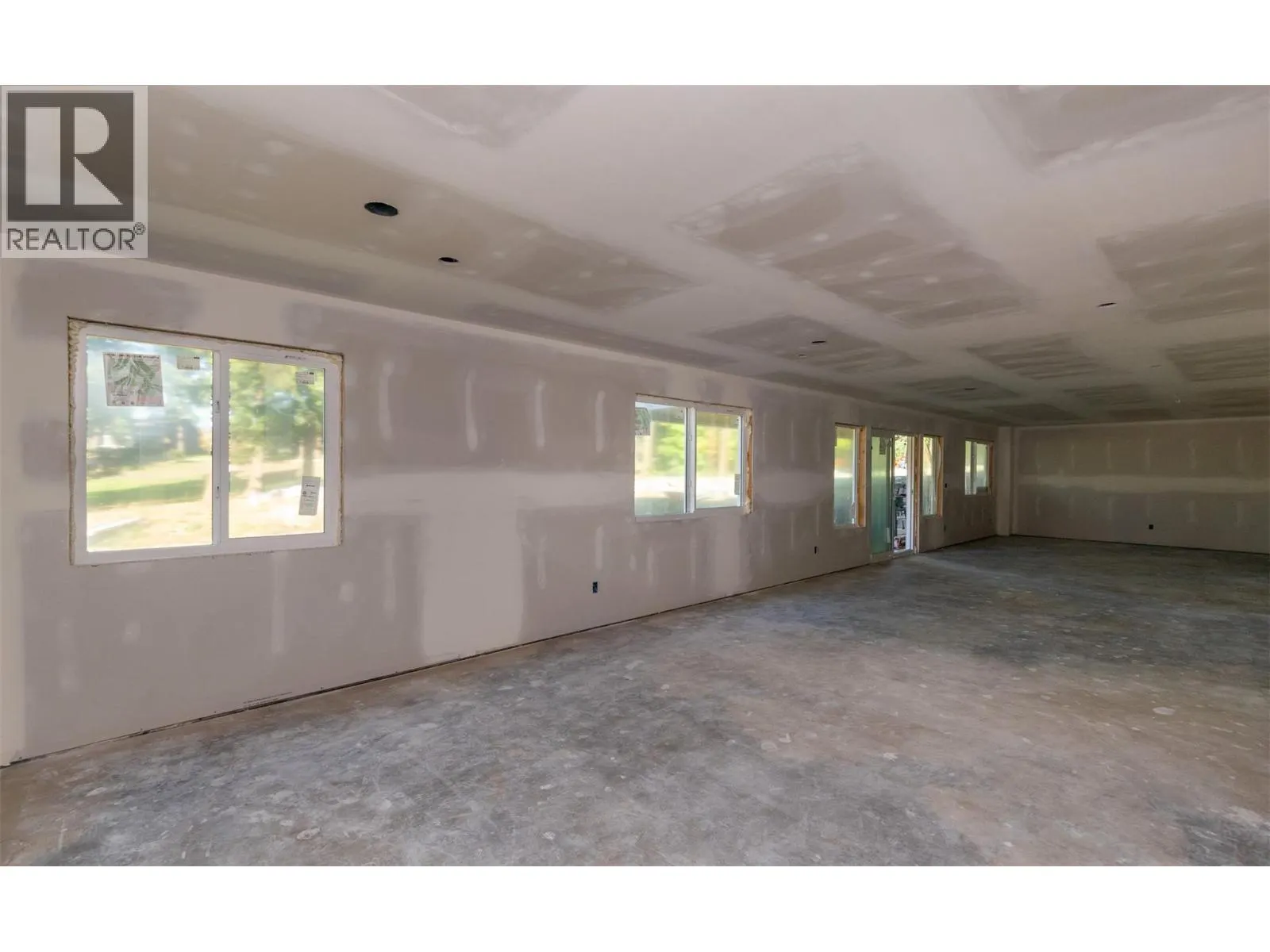 2520 Golf View Crescent