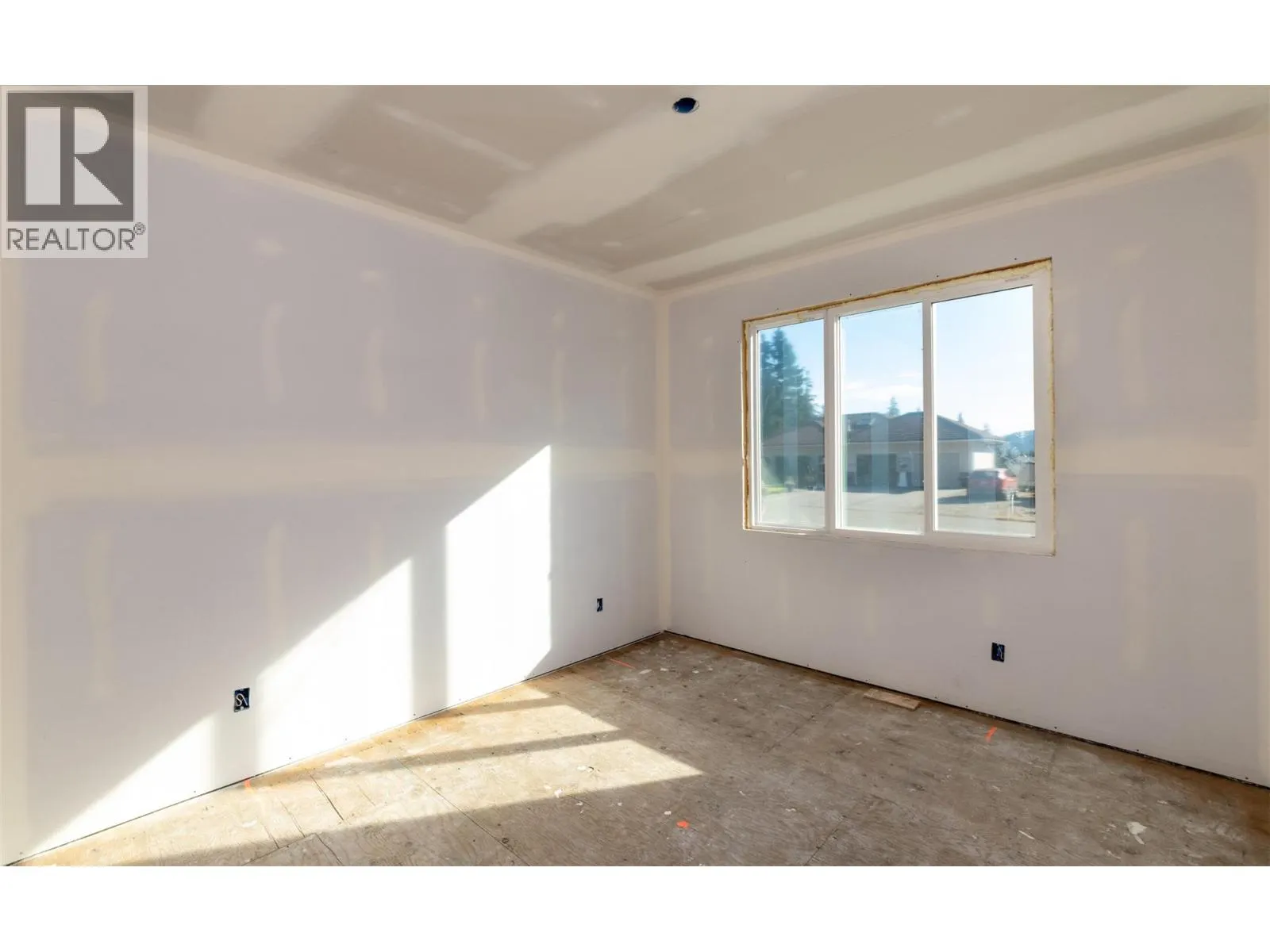 2520 Golf View Crescent