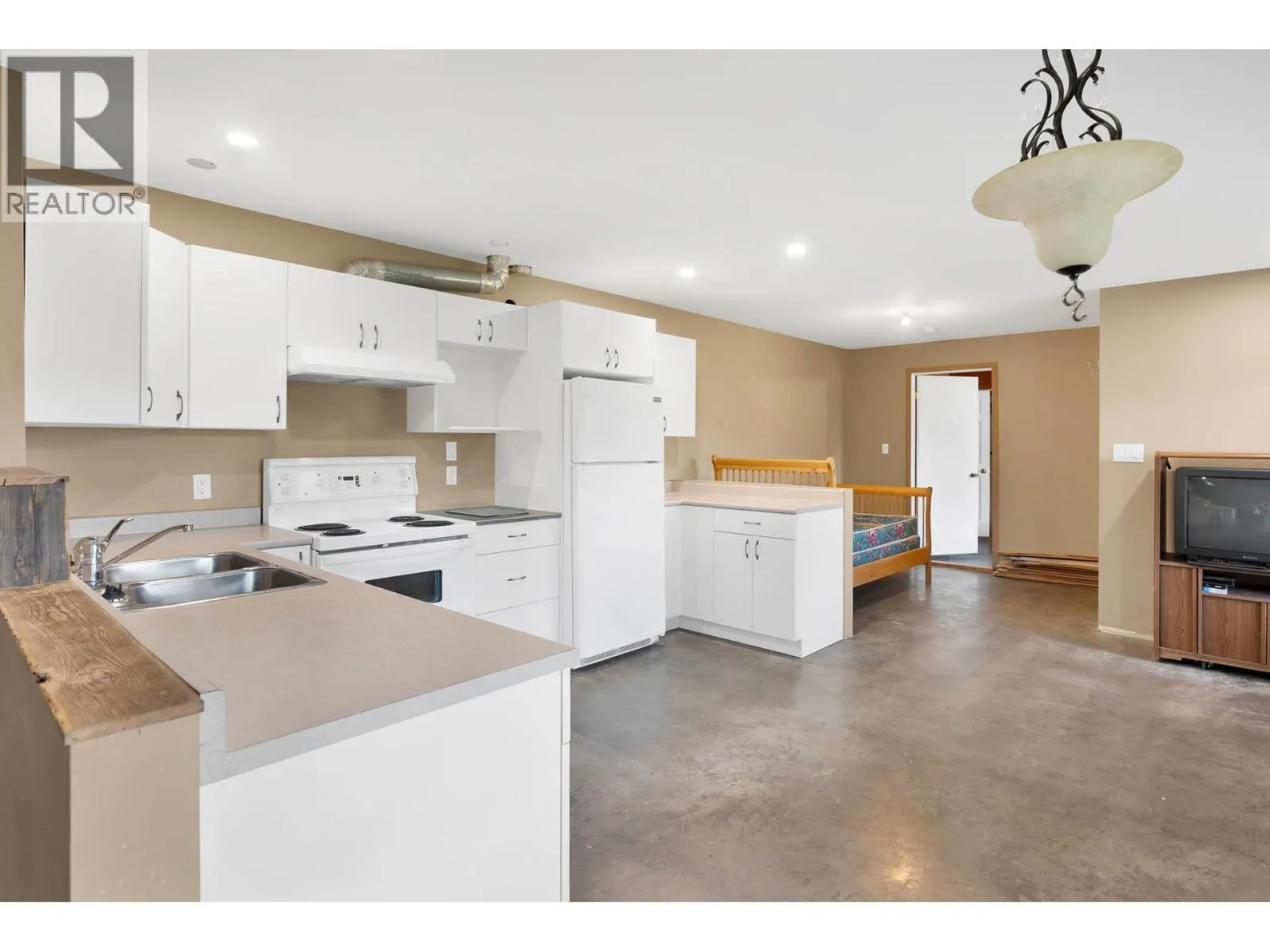 1585 LANCE Road
