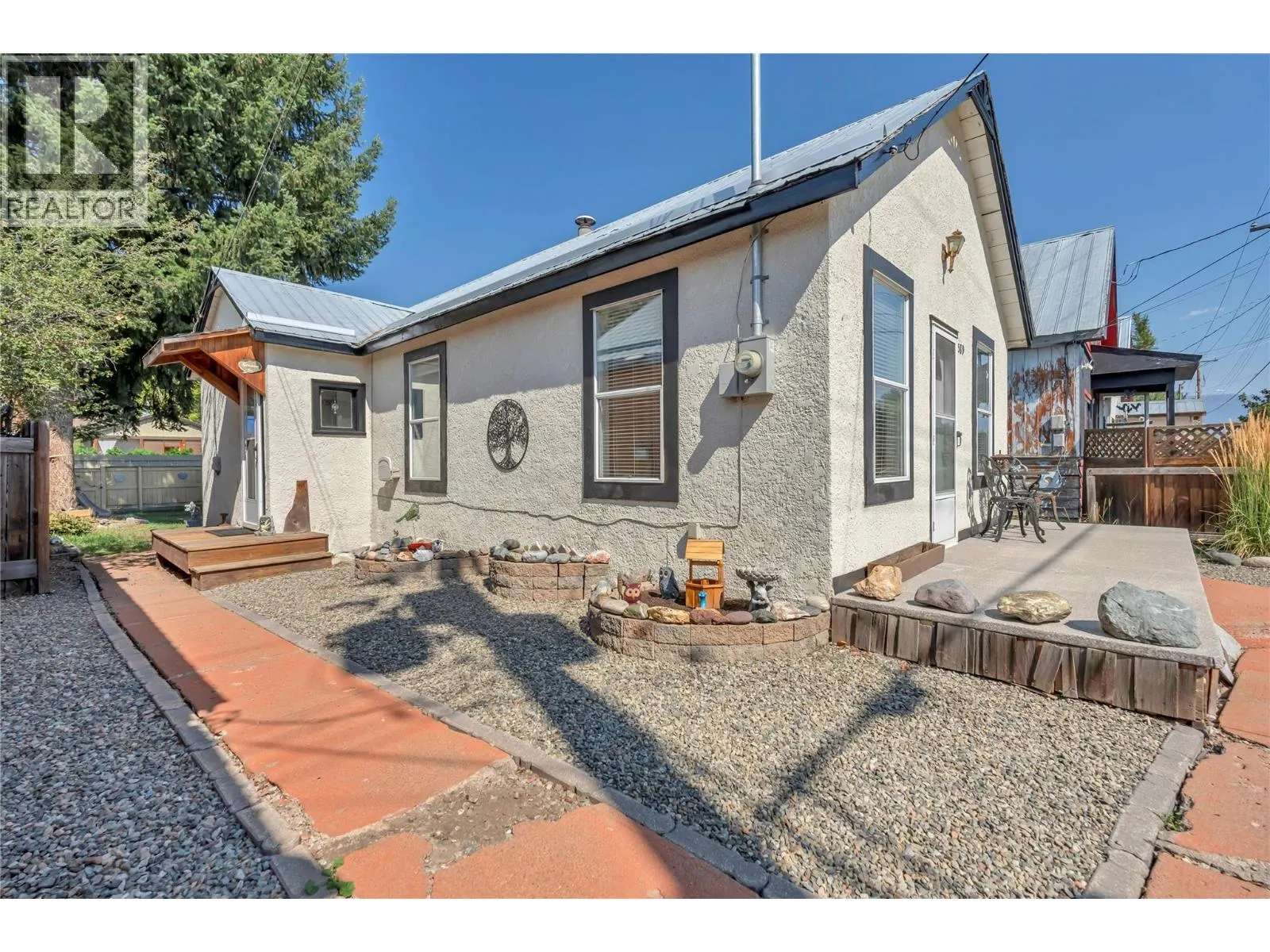 589 SIMILKAMEEN Avenue