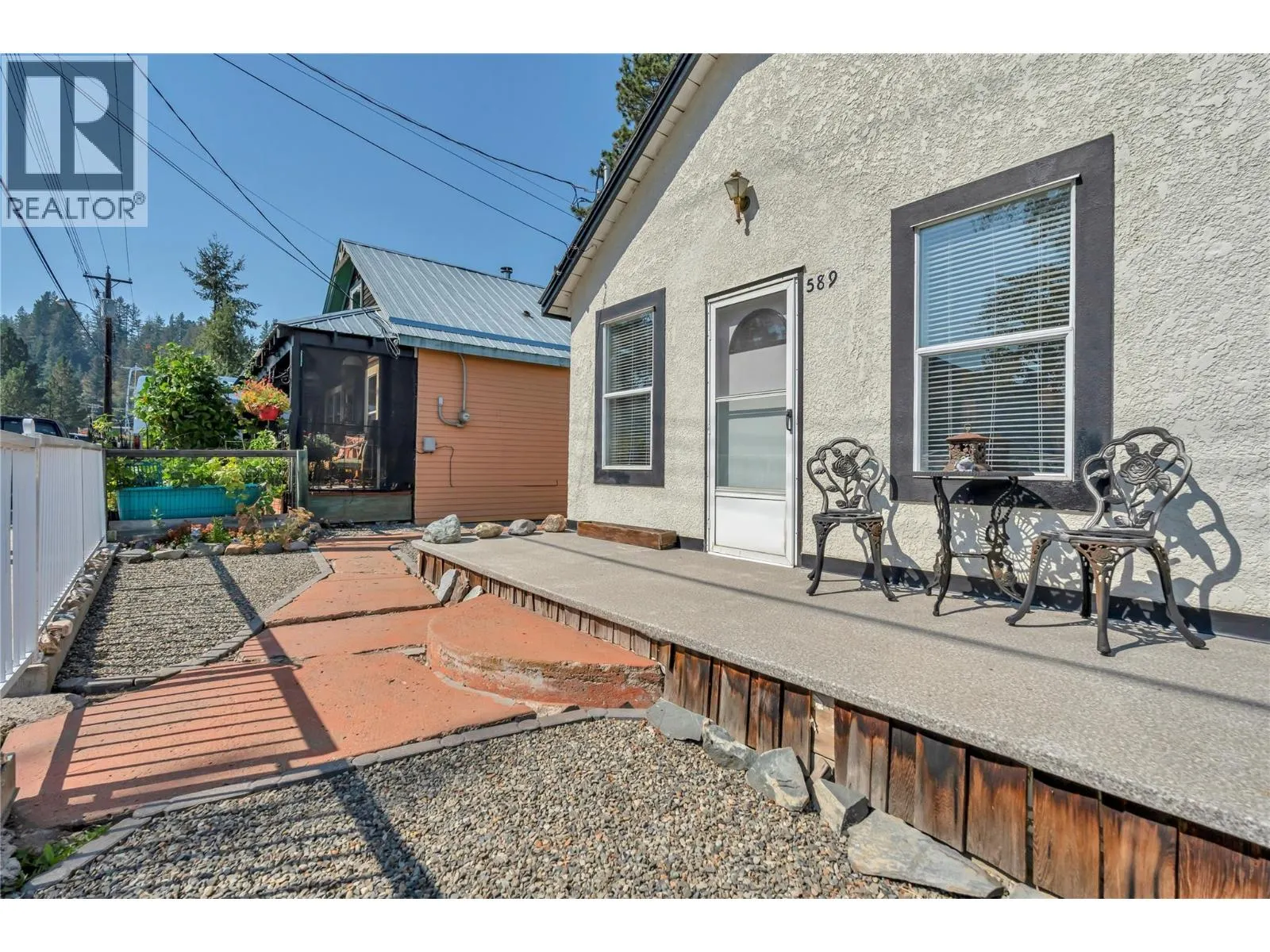 589 SIMILKAMEEN Avenue