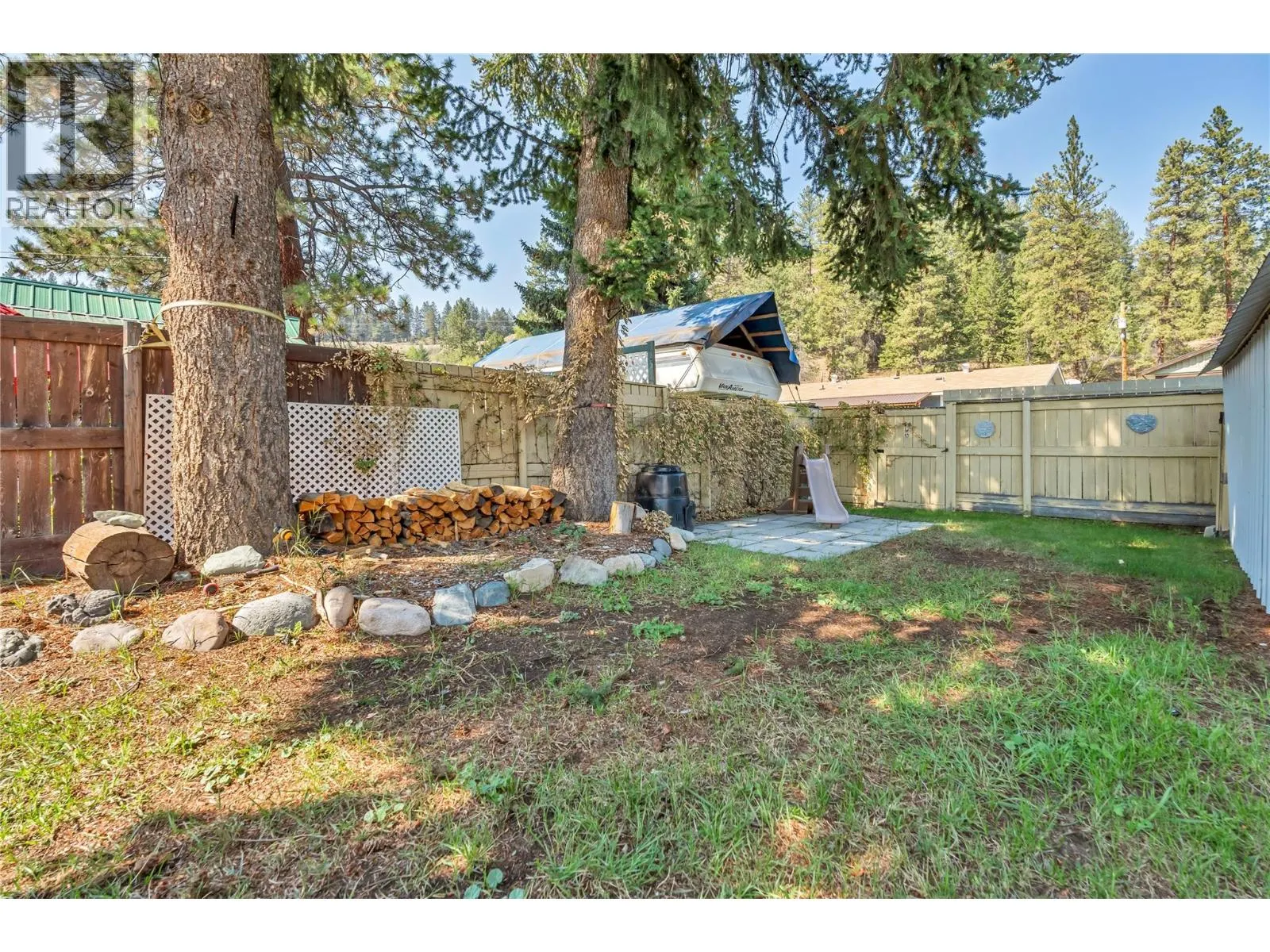 589 SIMILKAMEEN Avenue