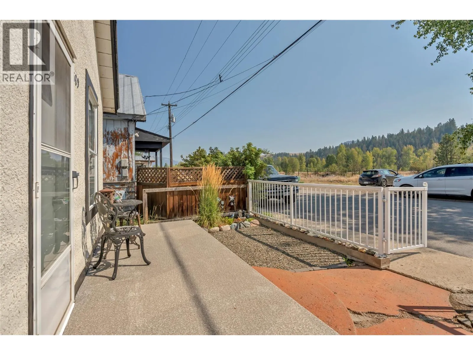 589 SIMILKAMEEN Avenue