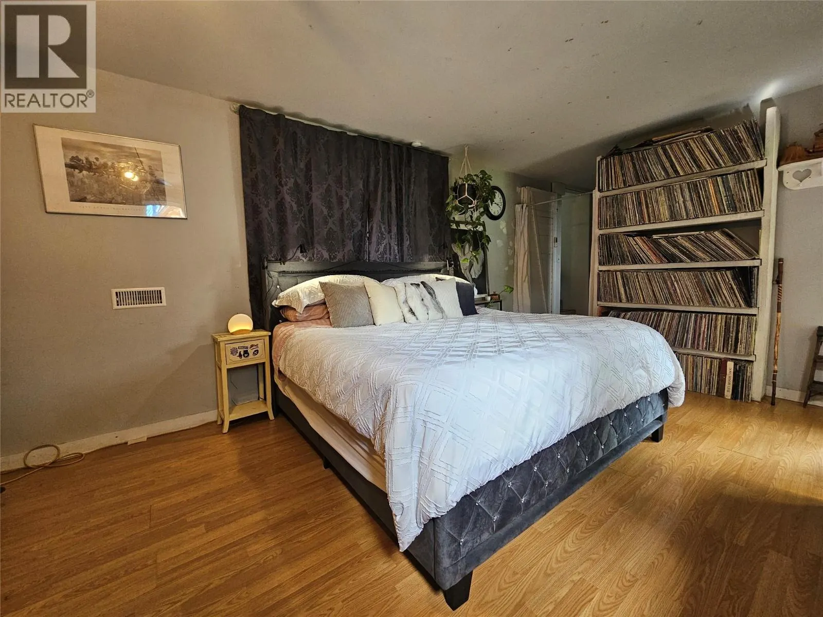 436 ORIOLE Way