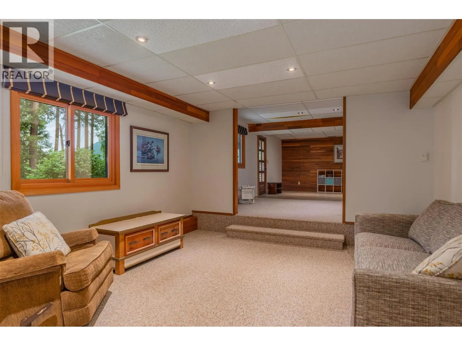 2707 MAPLE Crescent