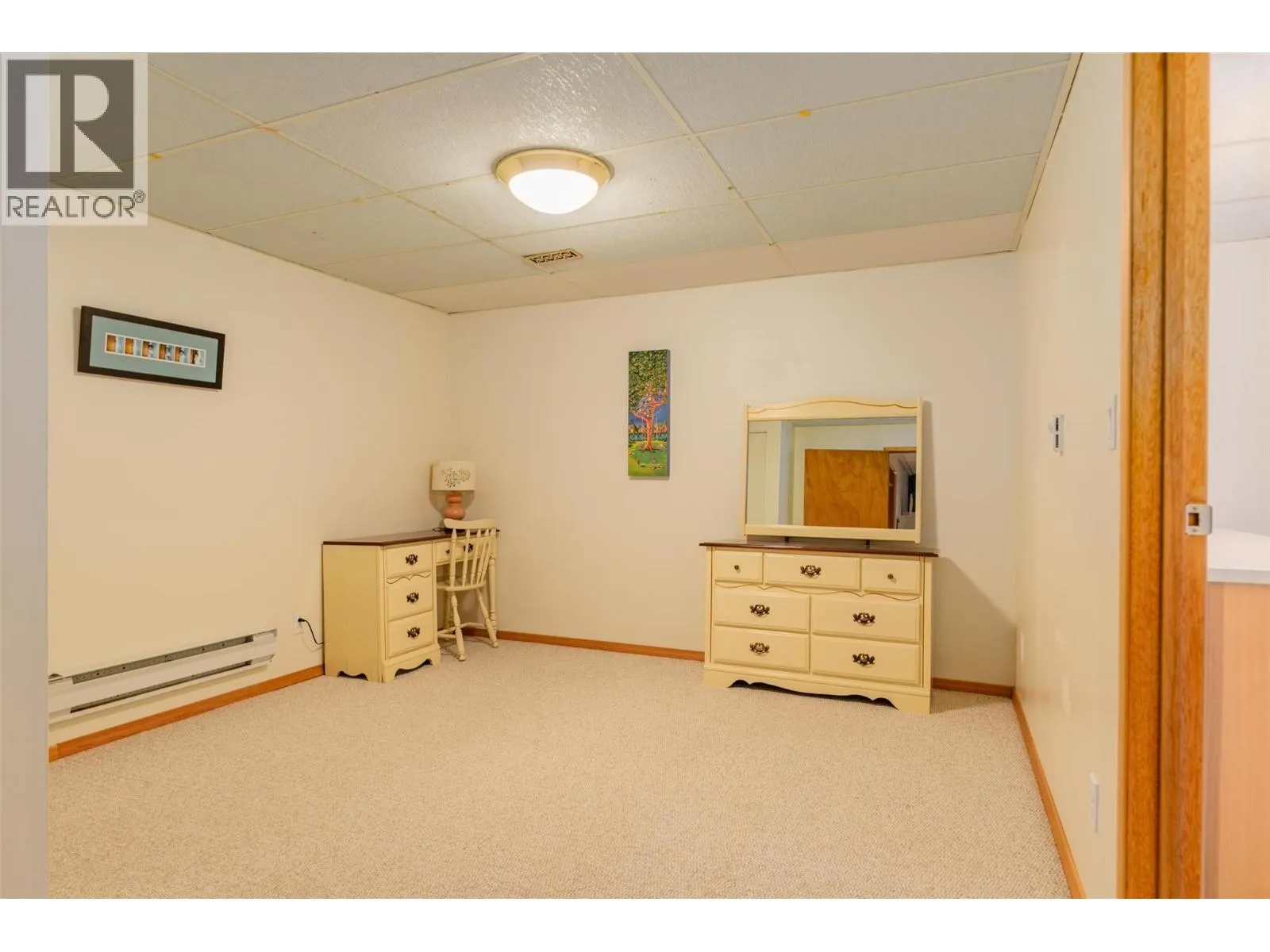 2707 MAPLE Crescent