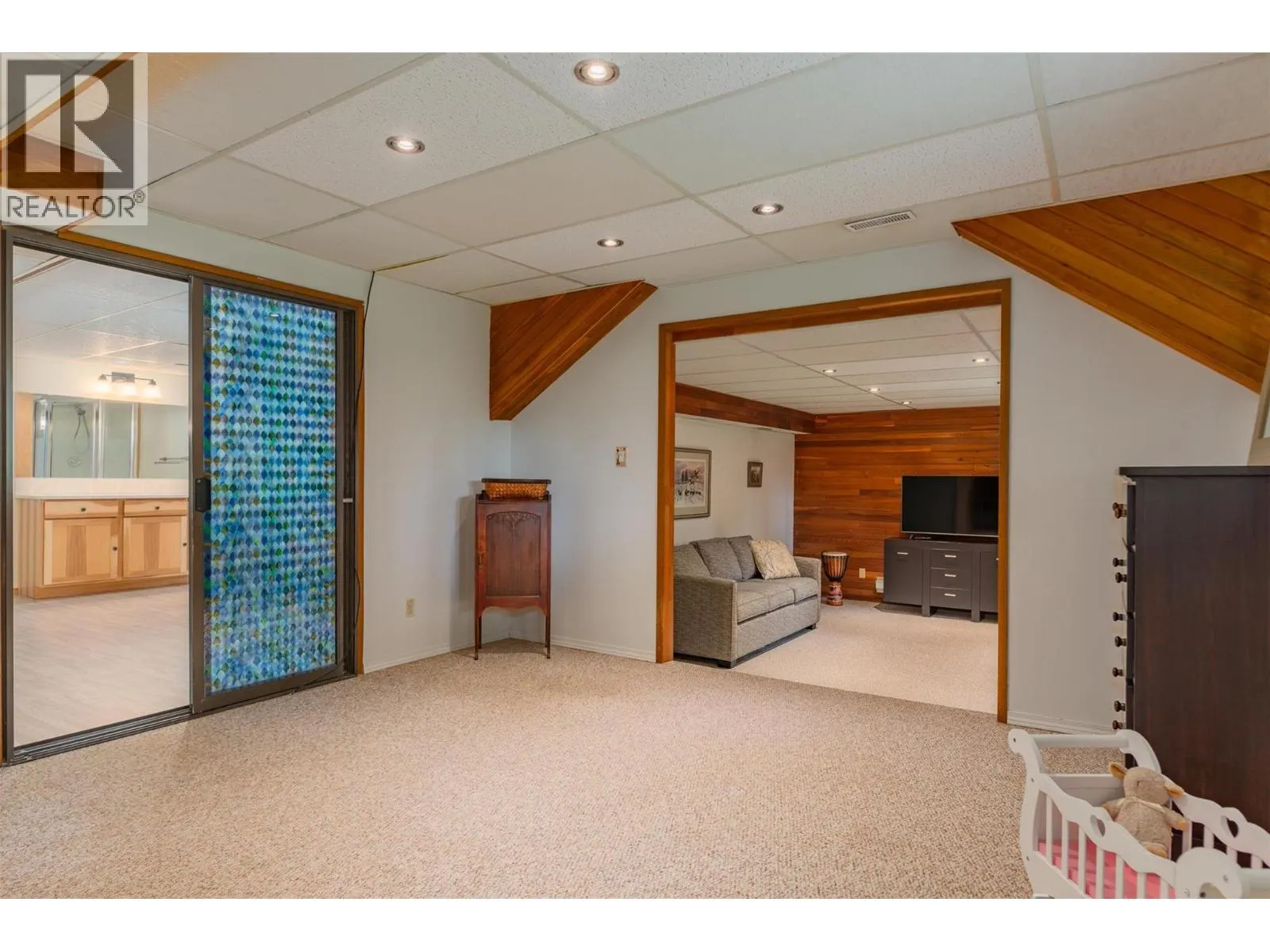 2707 MAPLE Crescent