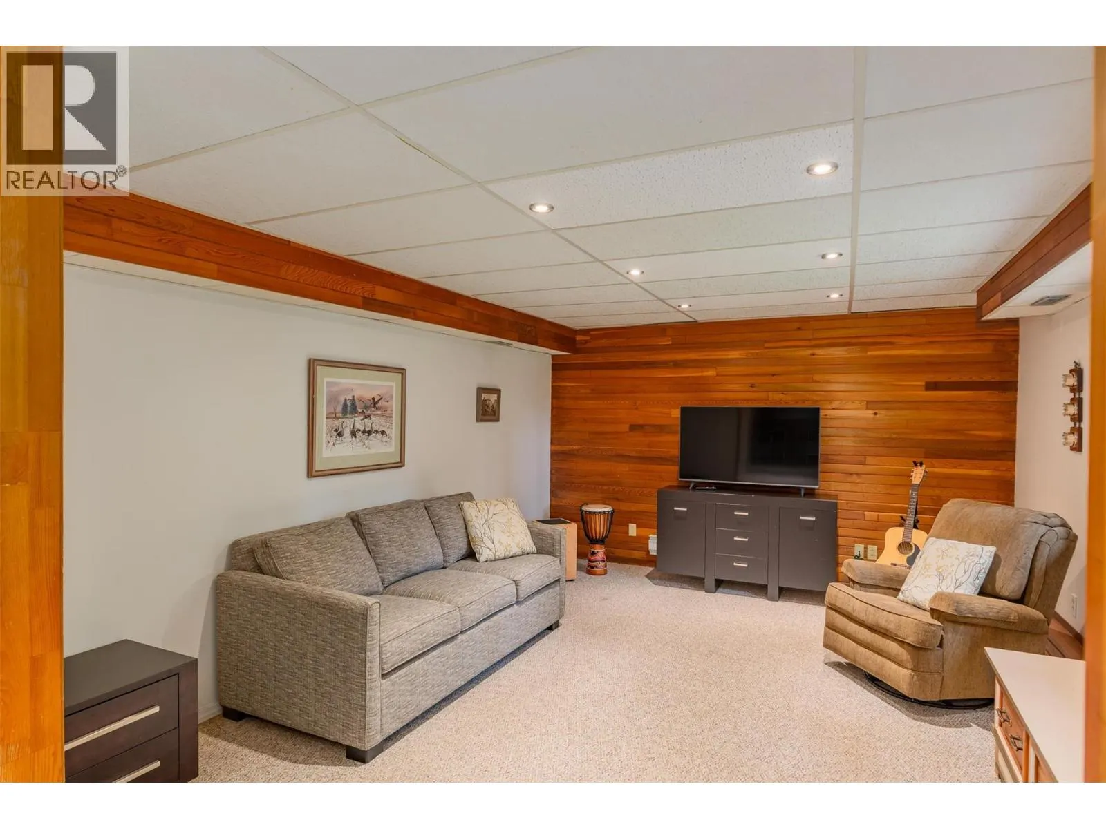 2707 MAPLE Crescent