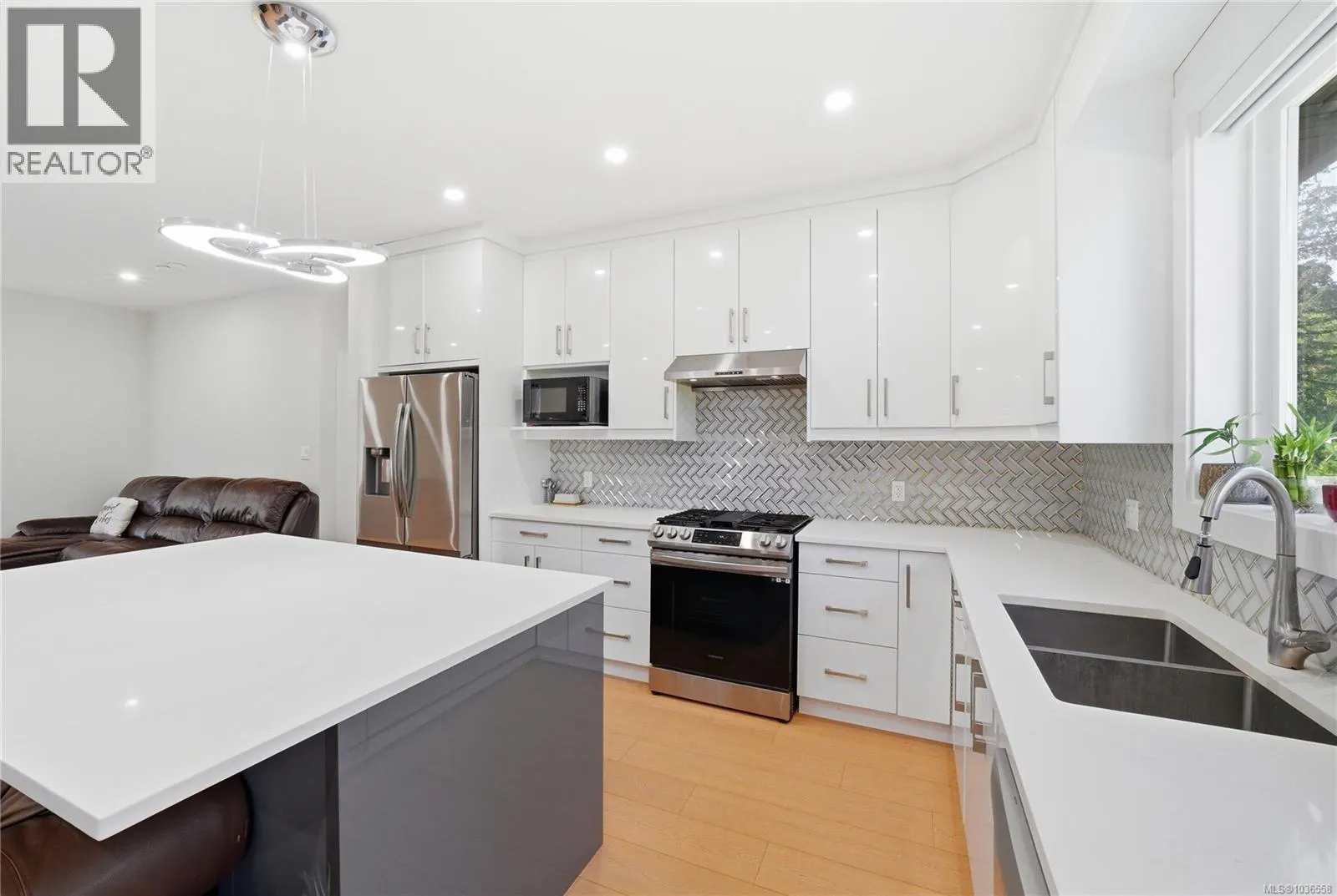 5254 Sherbourne Dr