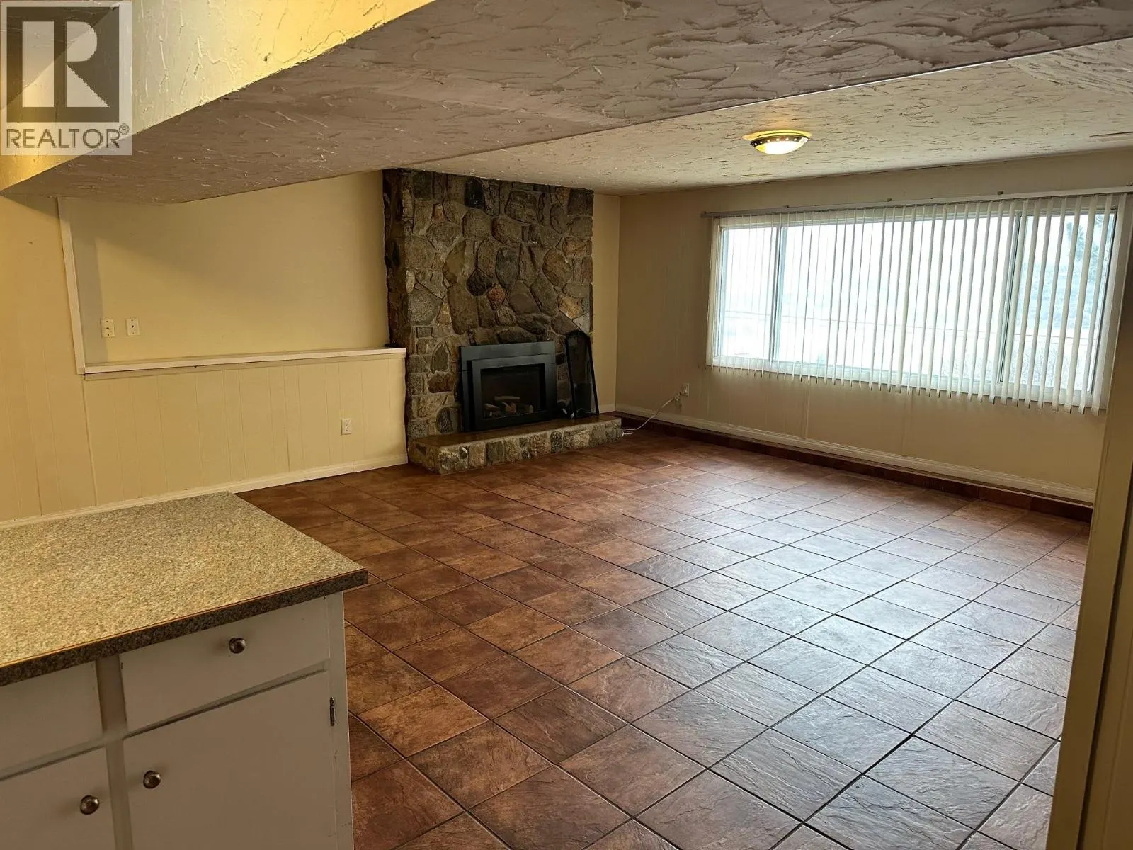 7910 Lakeview Drive