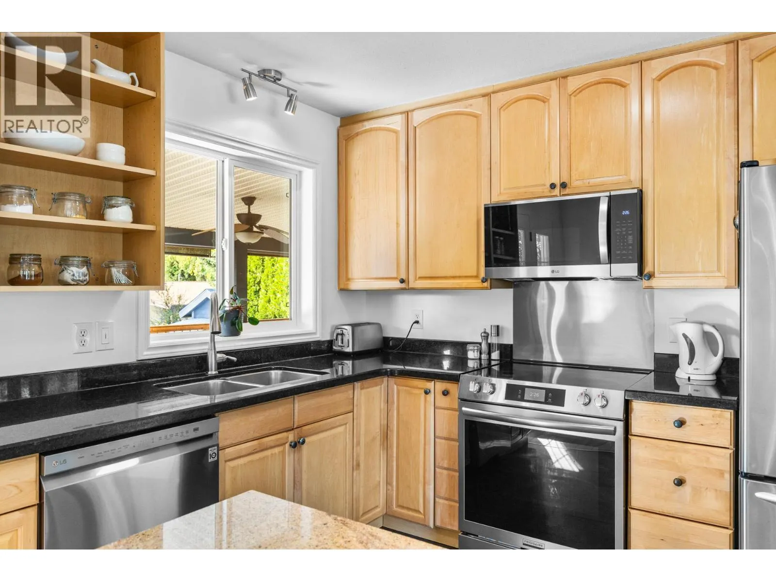 1112 Pinecrest Lane
