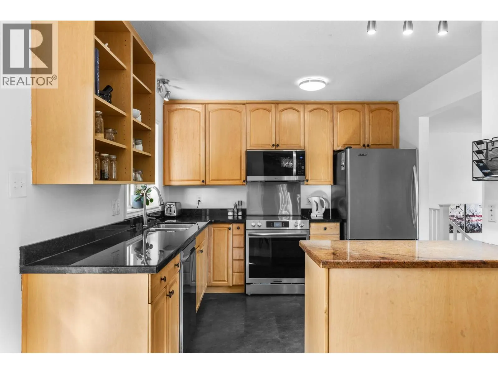 1112 Pinecrest Lane