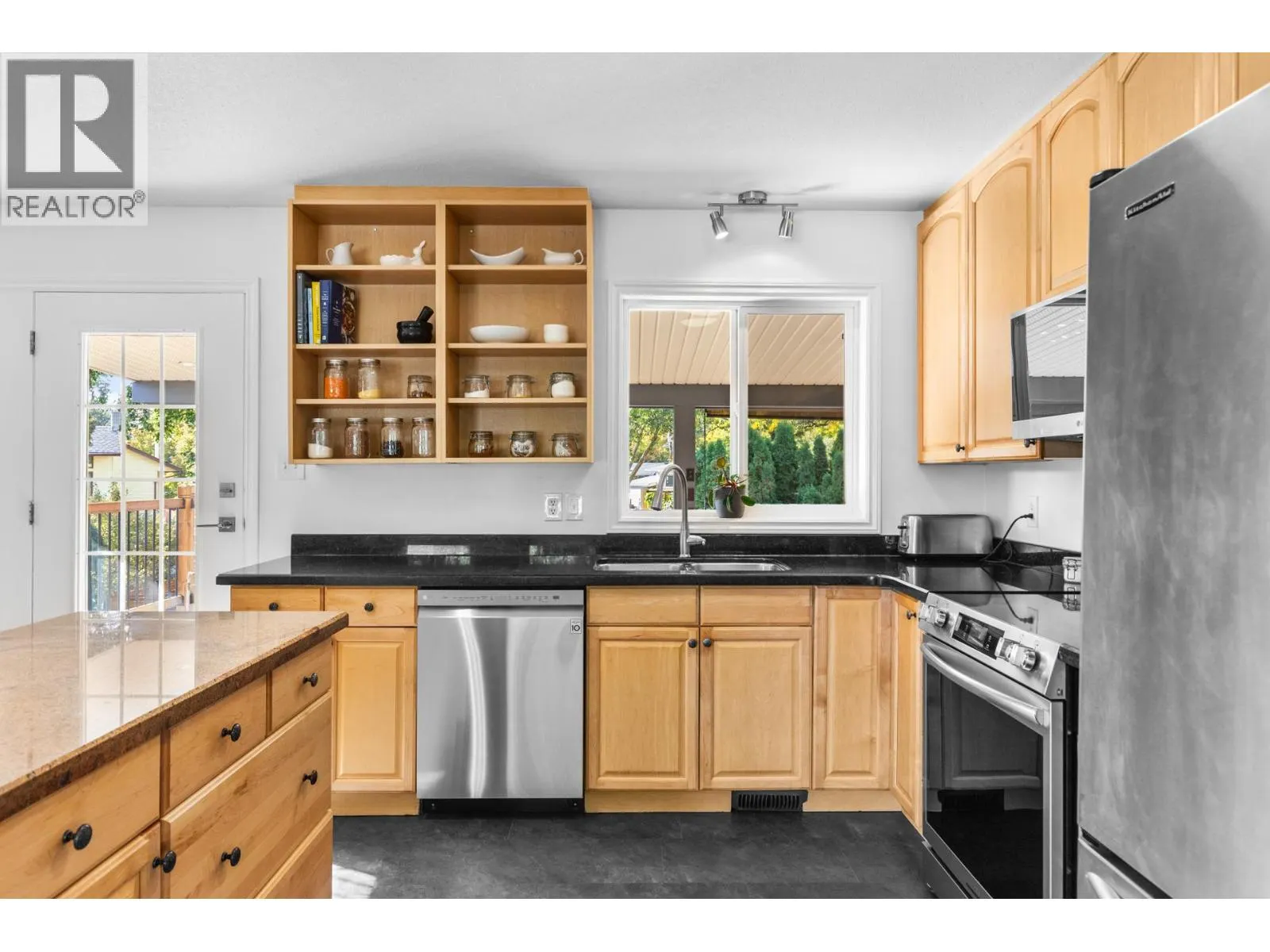 1112 Pinecrest Lane