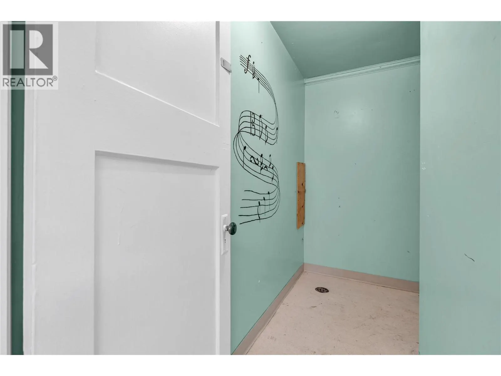 564 Main Street Unit# 120