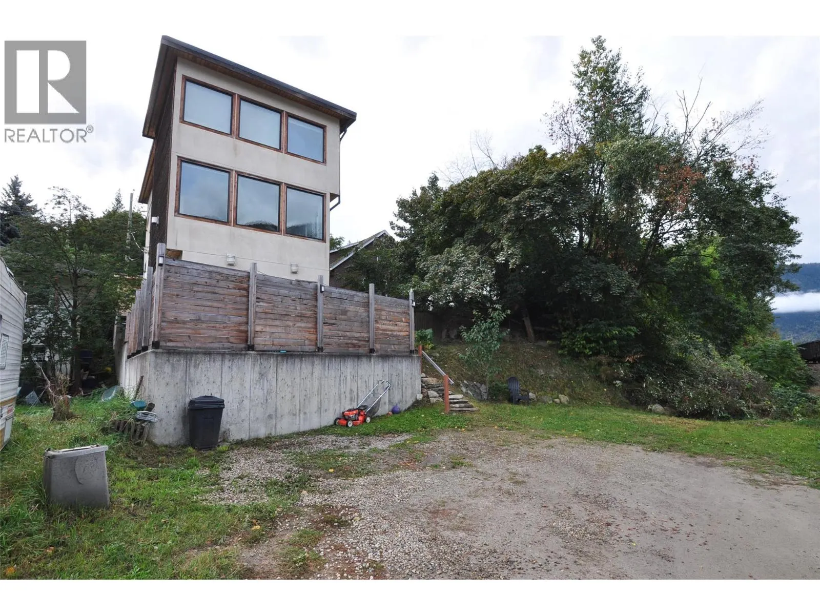 1211 Front Street