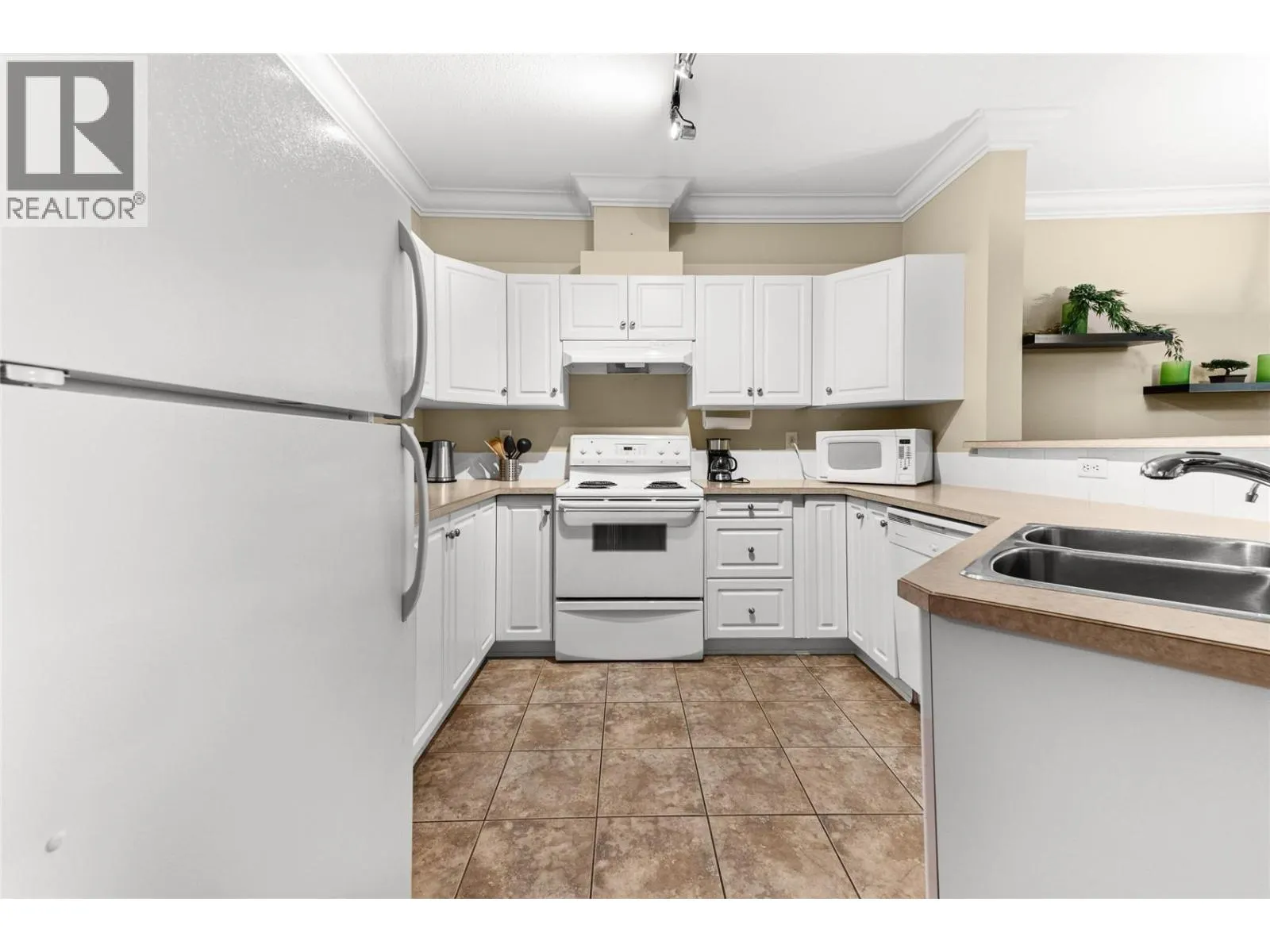 1088 Sunset Drive Unit# 440