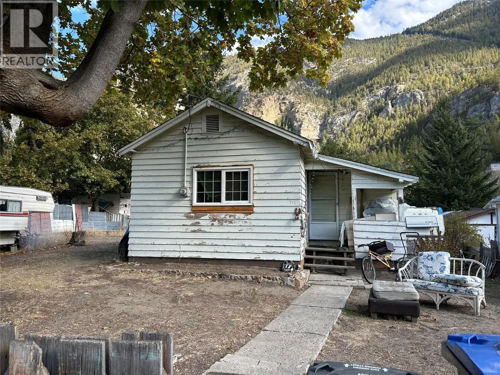 959 Cawston Avenue