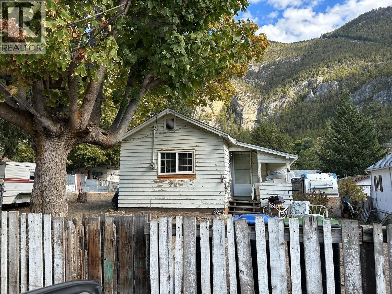 959 Cawston Avenue