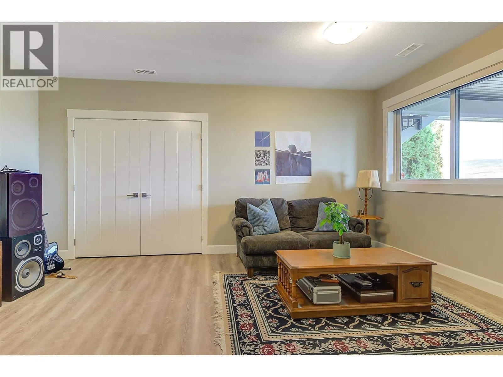 738 Highpointe Drive