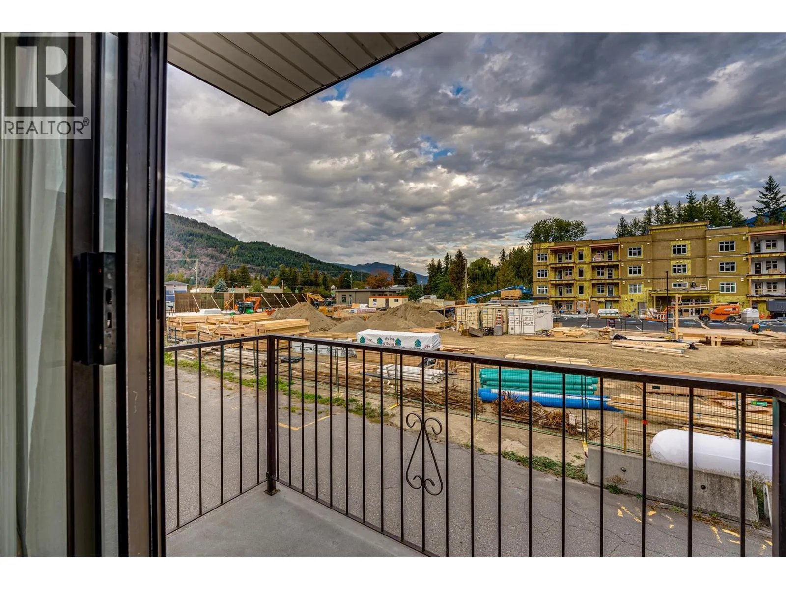 409 Main Street Unit# 206