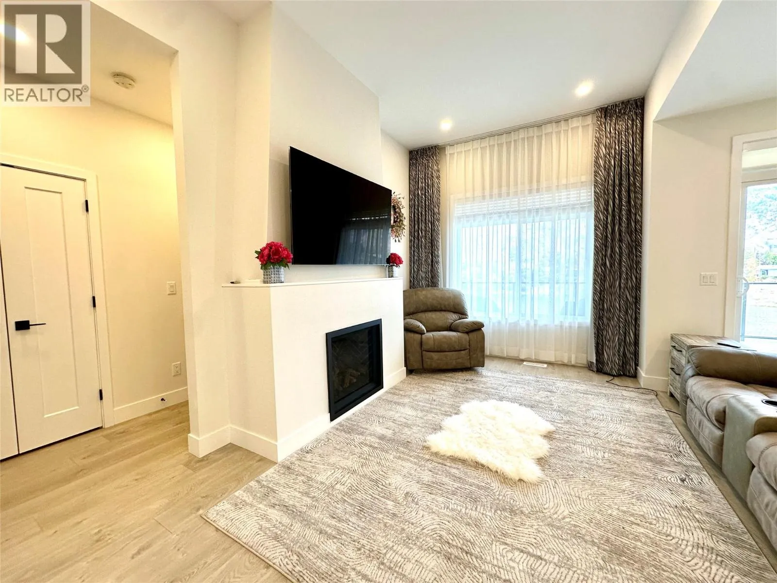 8000 VEDETTE Drive Unit# 5