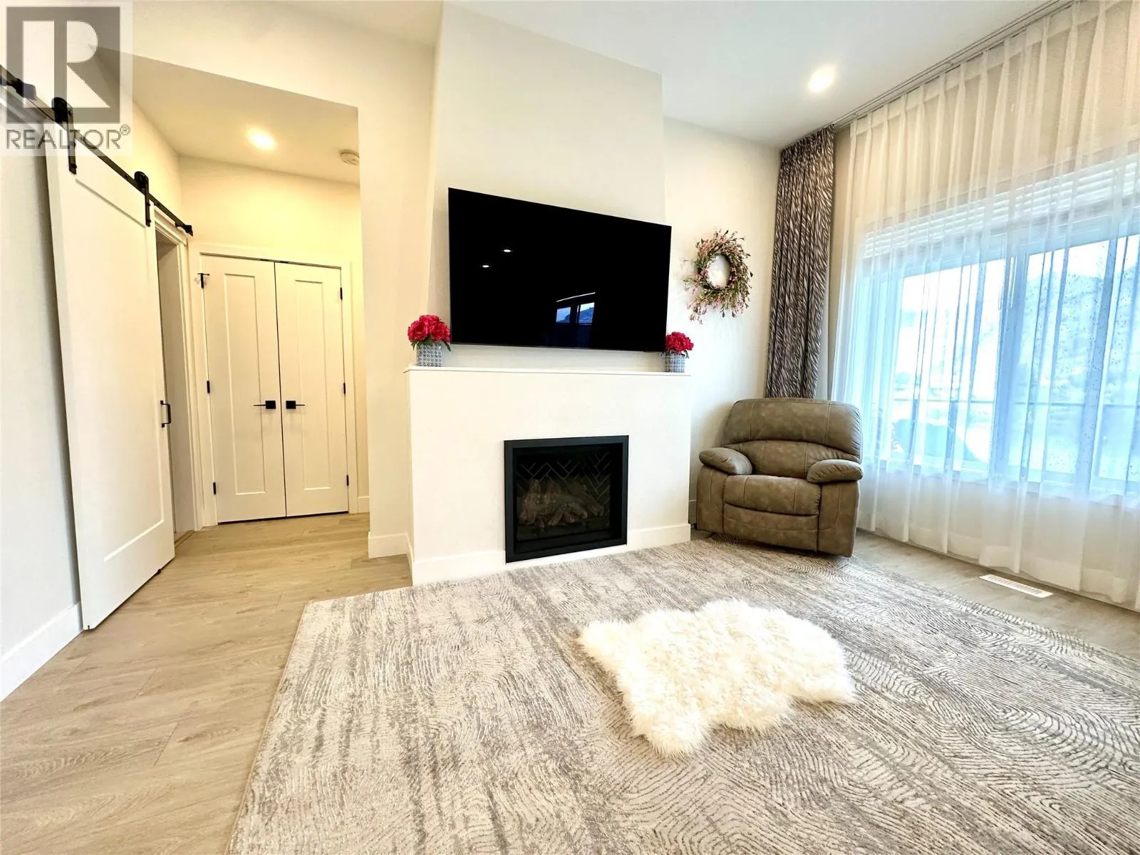 8000 VEDETTE Drive Unit# 5