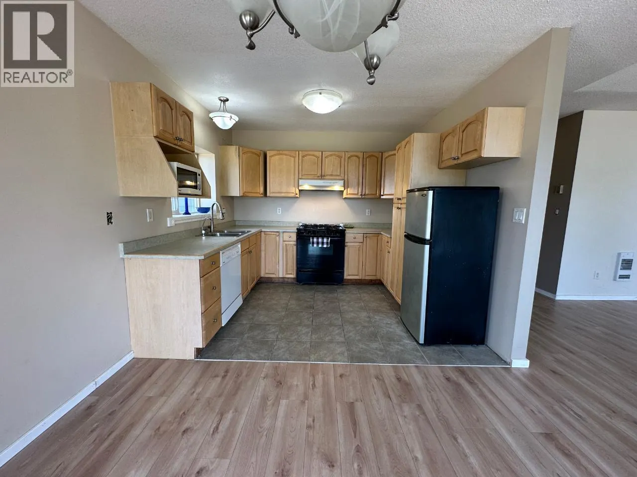 4652 Rose Crescent