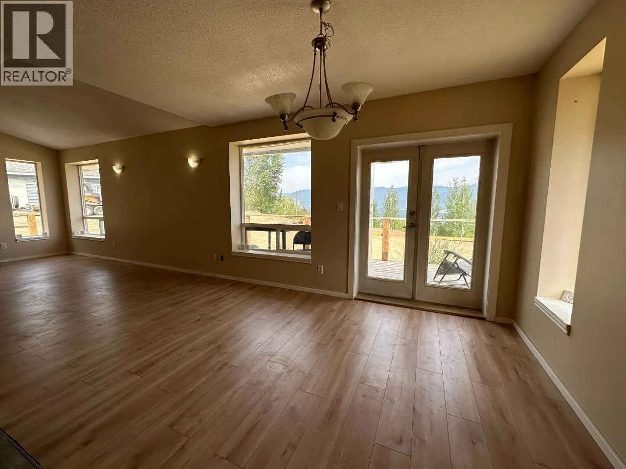 4652 Rose Crescent