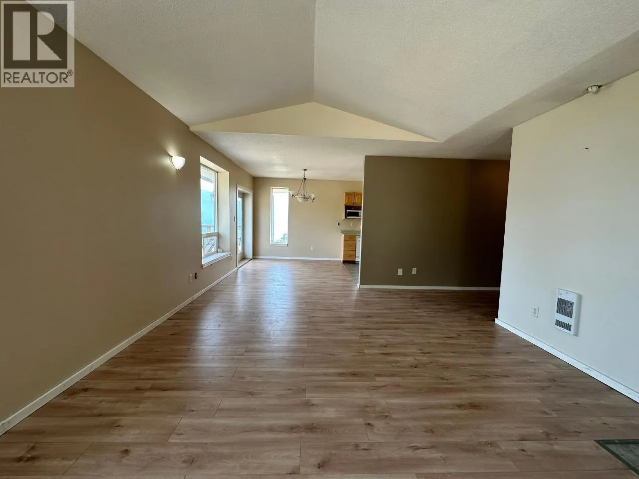 4652 Rose Crescent