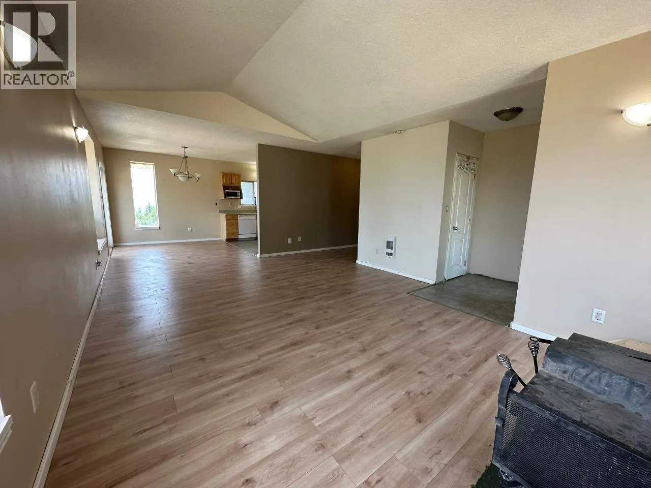4652 Rose Crescent