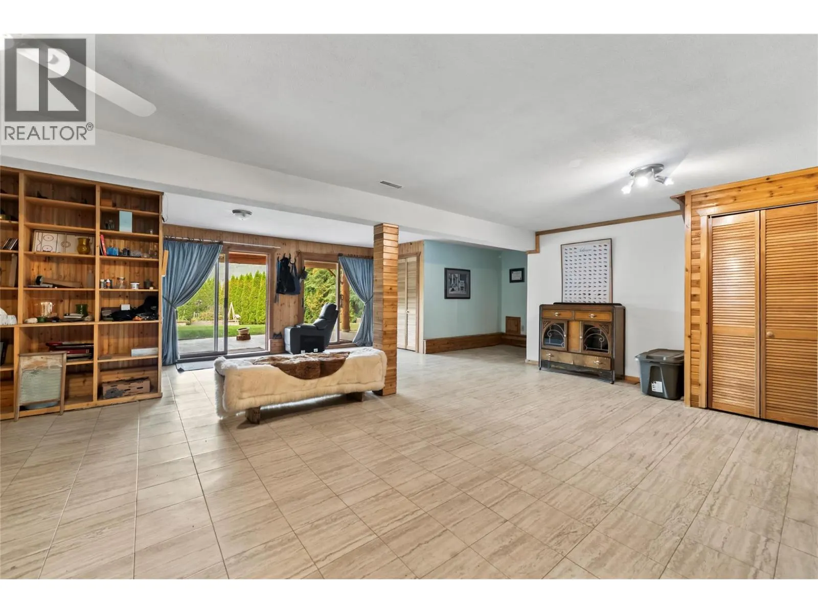 2462 Leisure Road