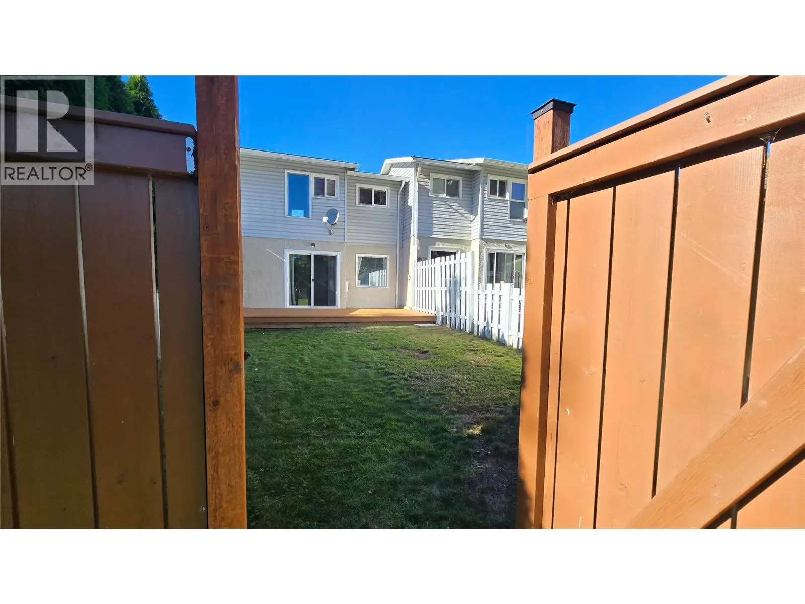 3366 Laurel Crescent
