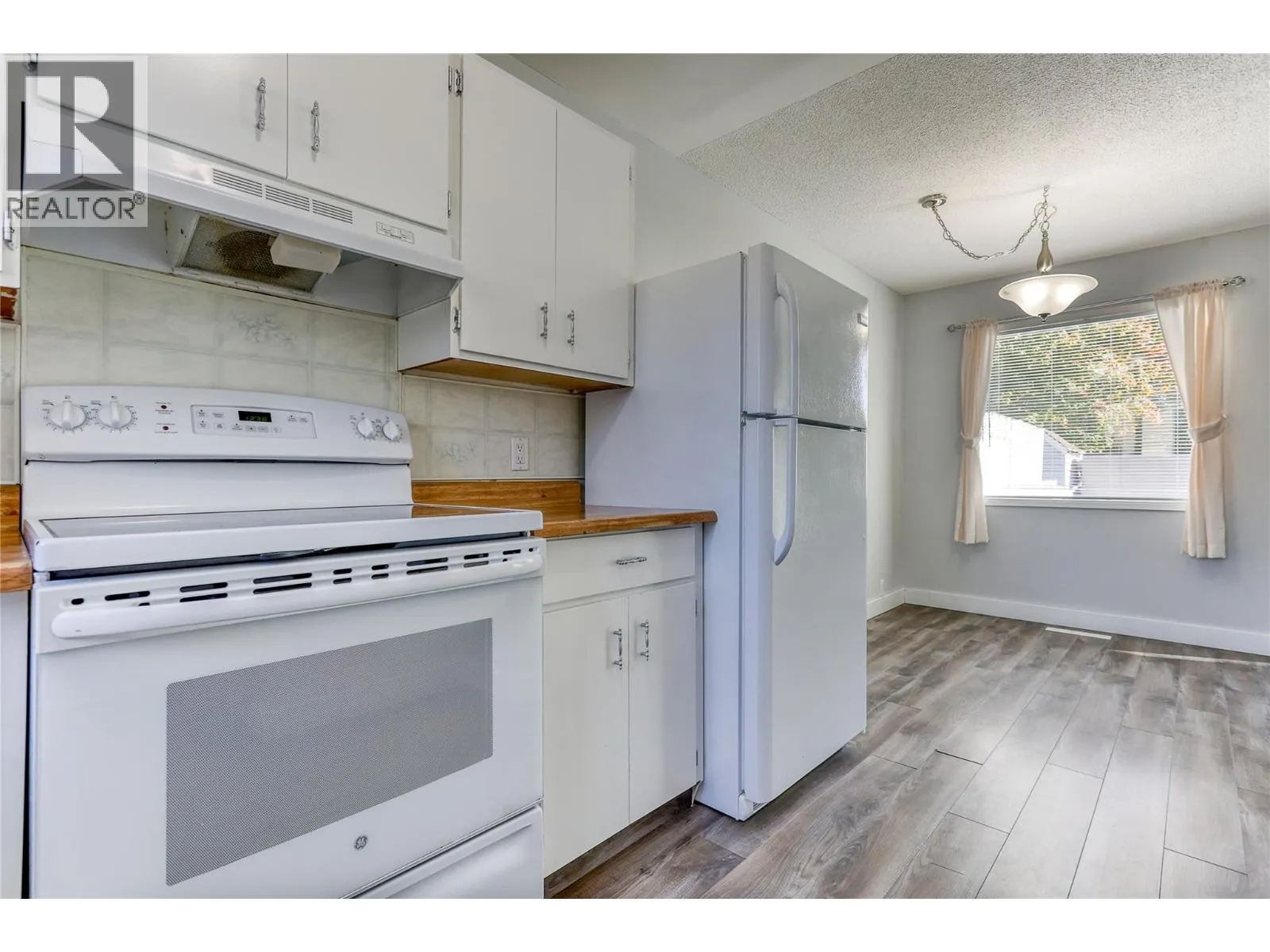 3366 Laurel Crescent