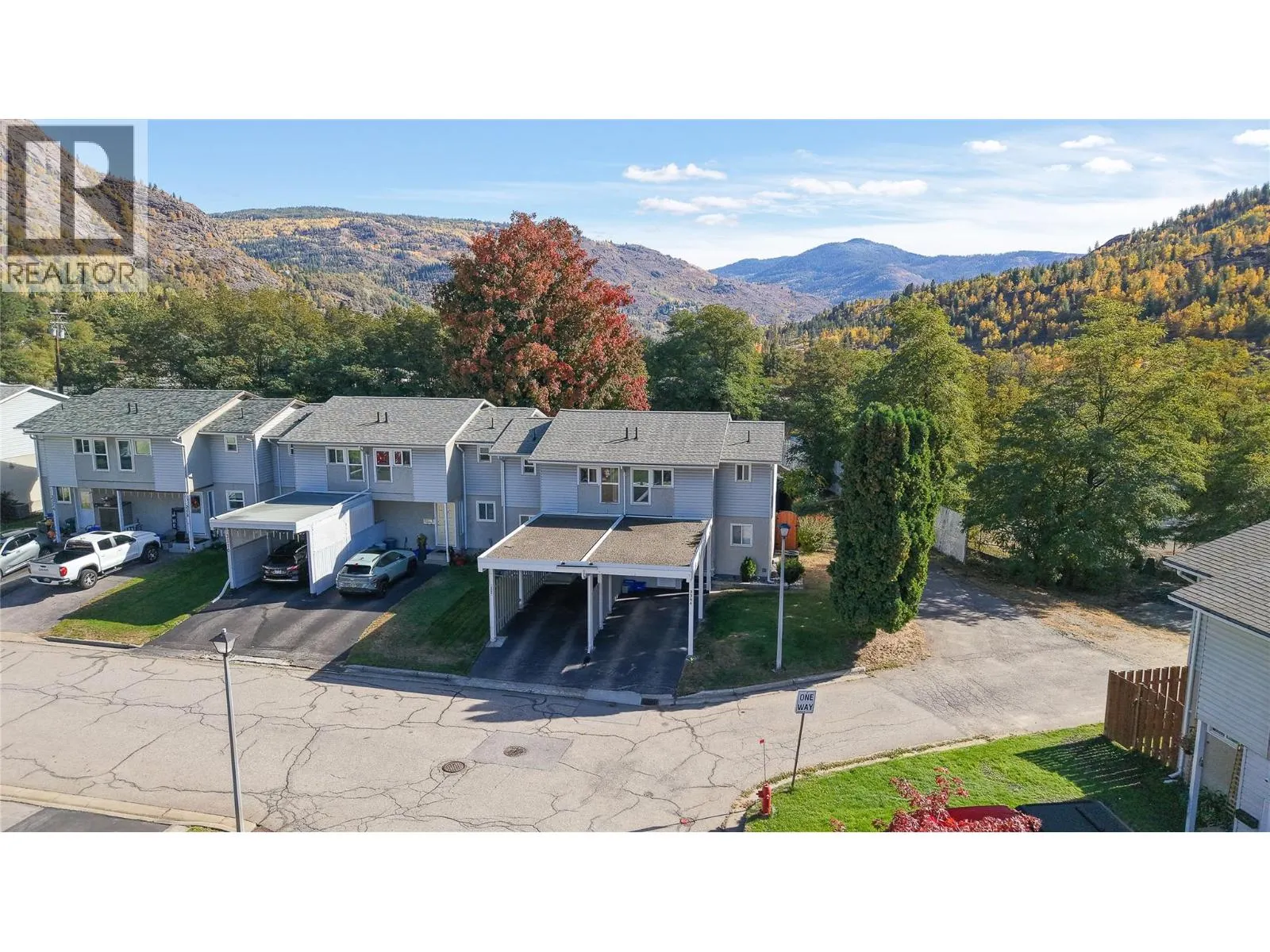 3366 Laurel Crescent