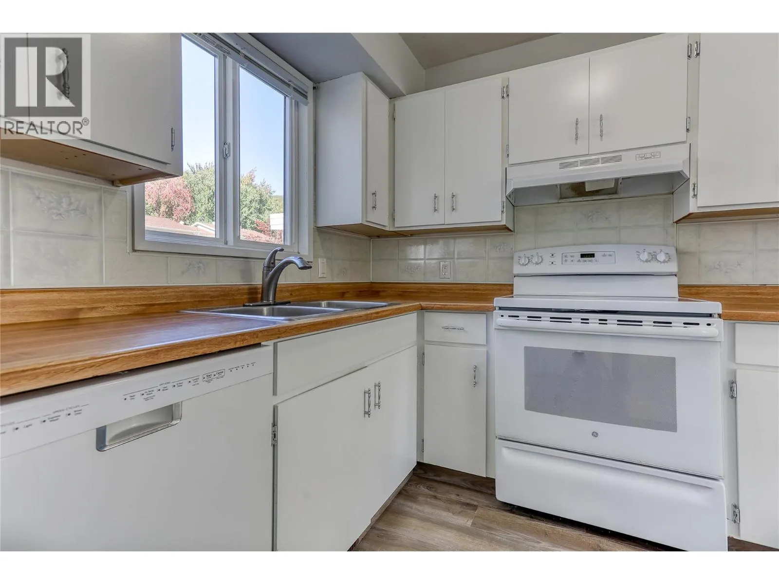 3366 Laurel Crescent