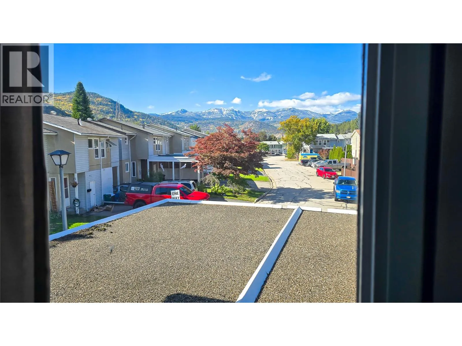 3366 Laurel Crescent