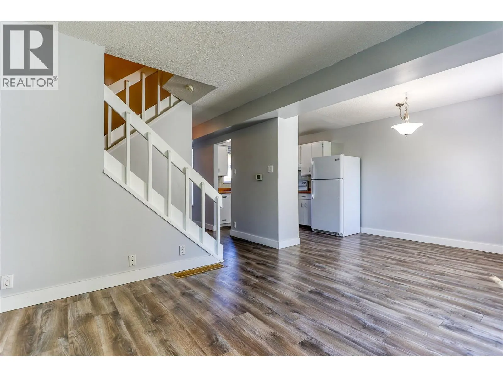 3366 Laurel Crescent