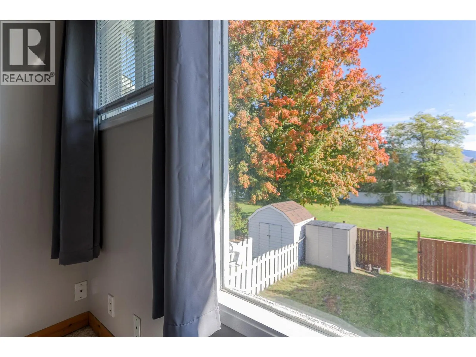 3366 Laurel Crescent