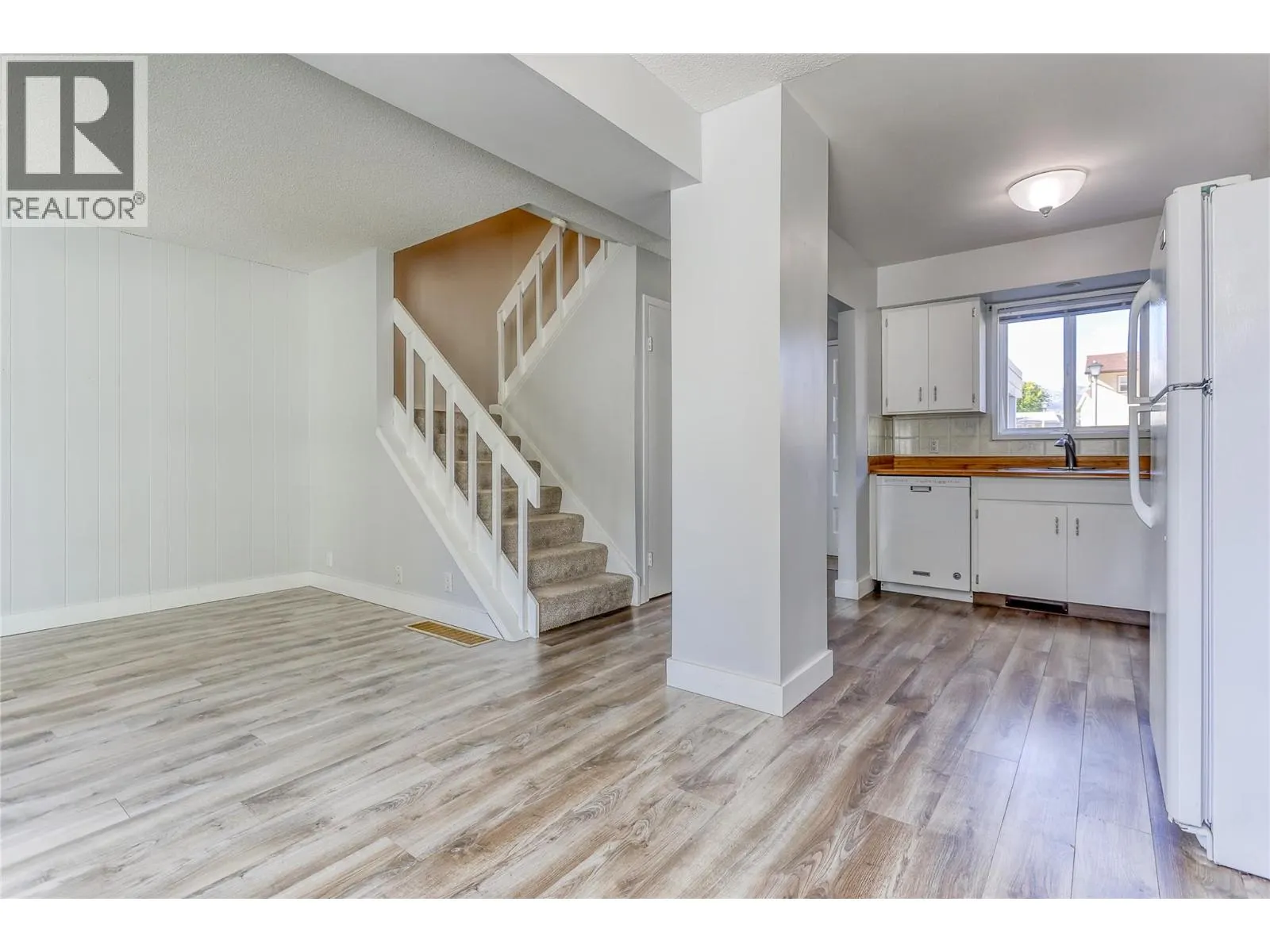 3366 Laurel Crescent