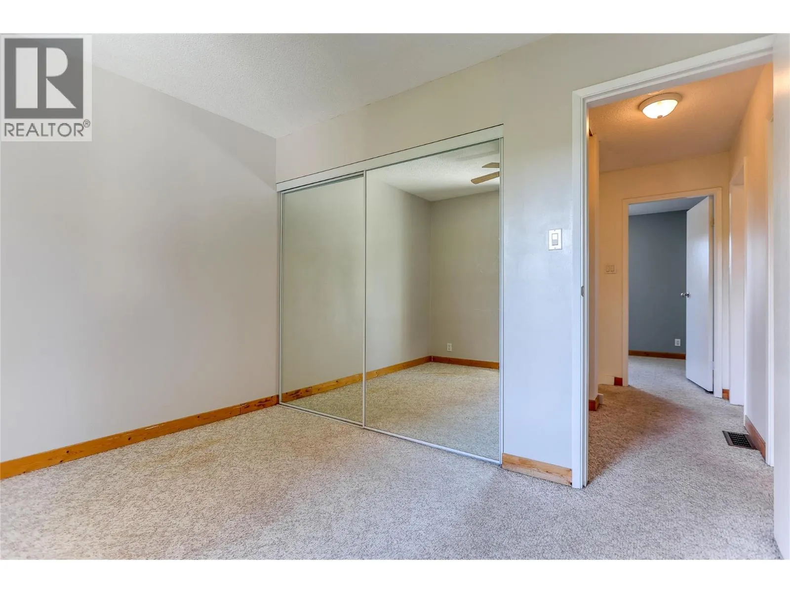 3366 Laurel Crescent