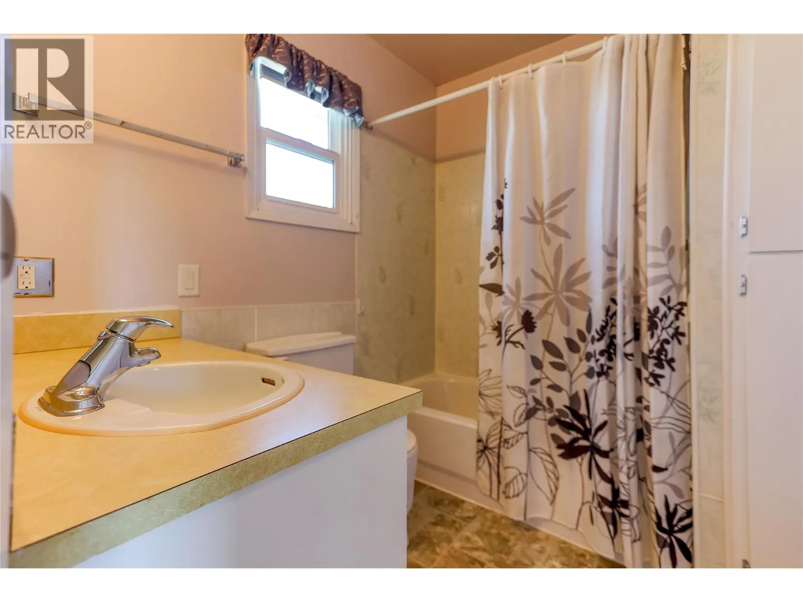 3366 Laurel Crescent