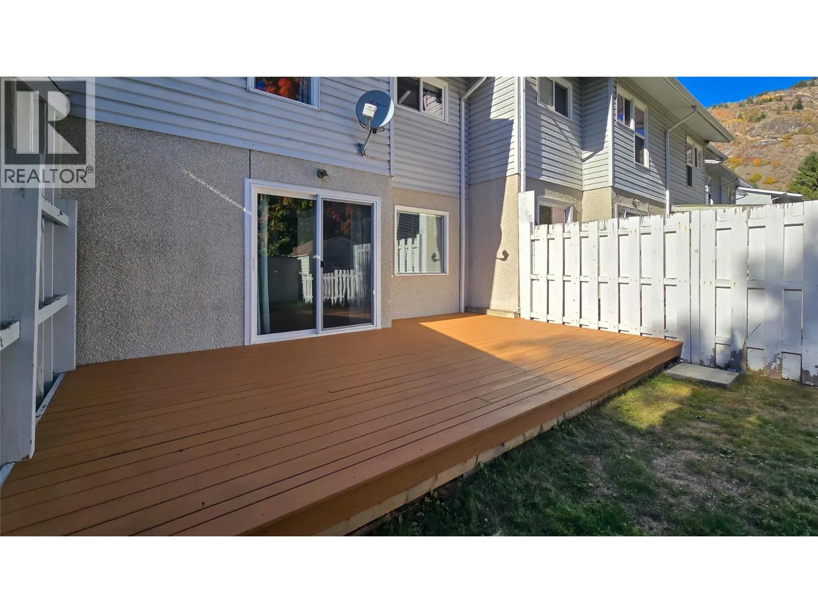 3366 Laurel Crescent