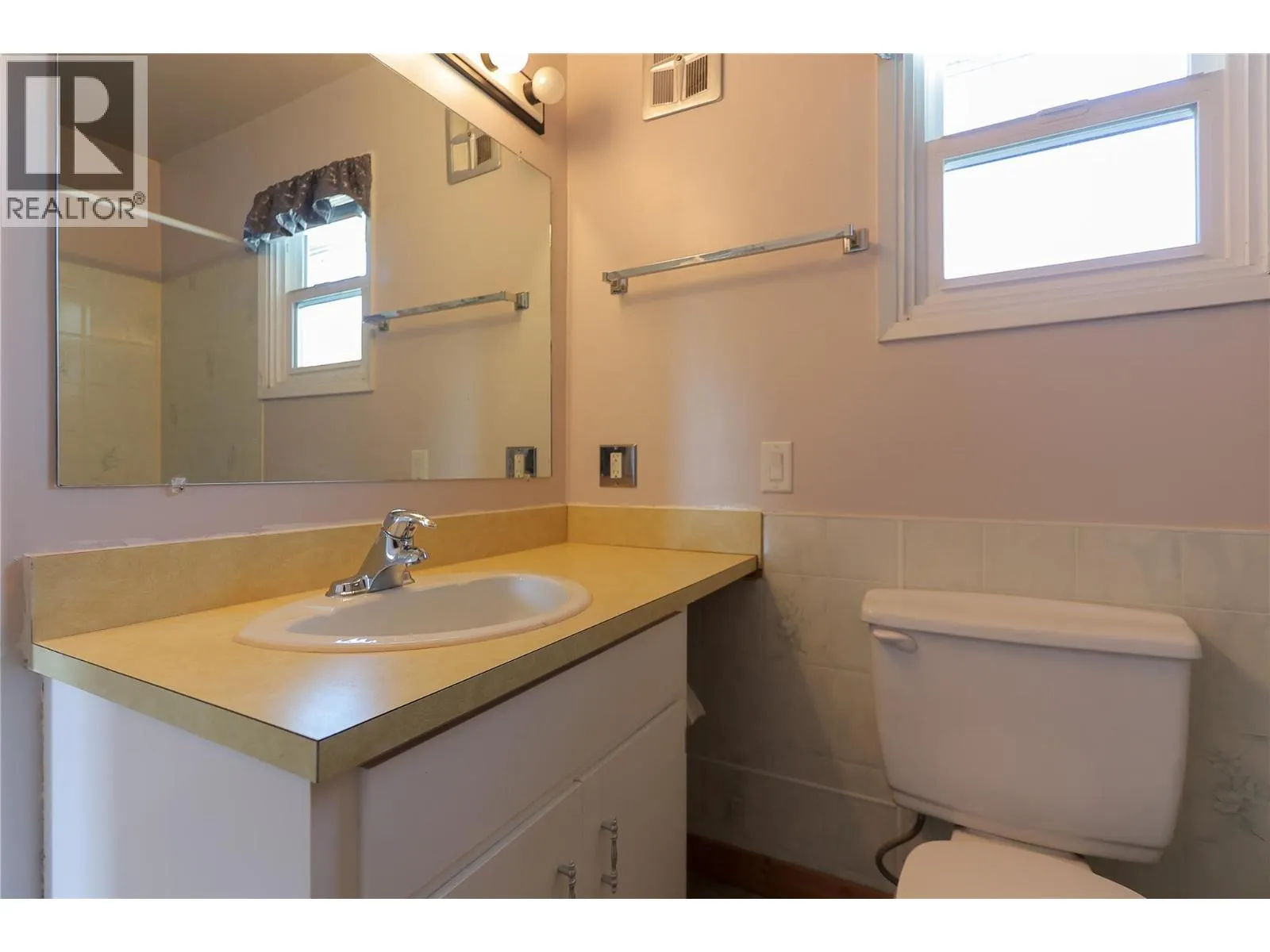 3366 Laurel Crescent