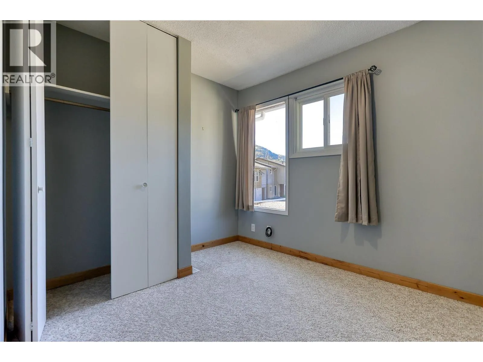 3366 Laurel Crescent